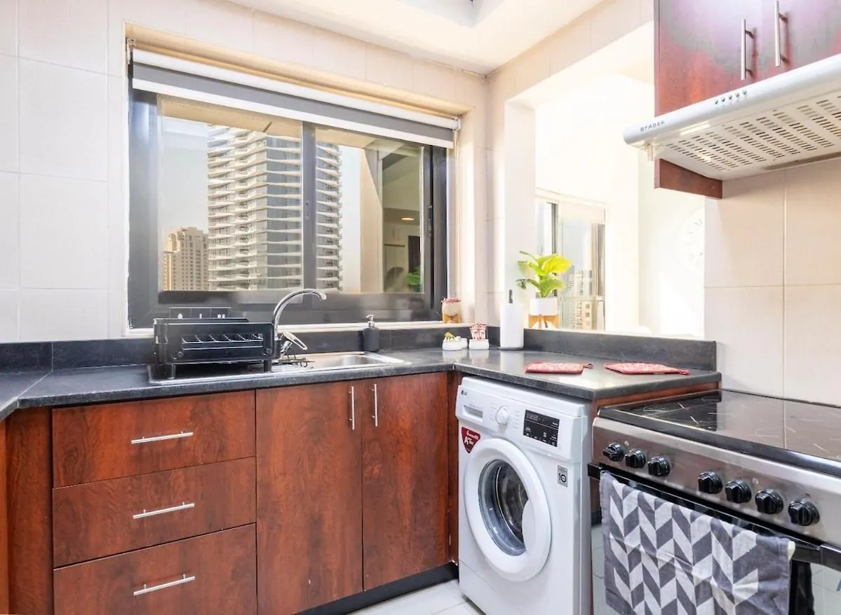Golden Hour Stay Sea View In Marina Dubai Apartment