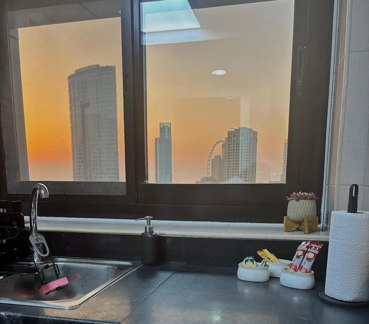 Golden Hour Stay Sea View In Marina Dubai Apartment